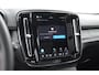 Volvo EX40 Single Ext. Range Ultra 82 kWh / Panorama schuif-kanteldak / 360 Camera / Harman Kardon / Trekhaak / Stuur- en stoelverwarming / Adaptive Cruise / Elektrische best.stoel met geheugen