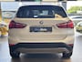 BMW X1 xDrive20i High Executive | Camera | Carplay | Leer | Parkeer Assistent | Driving Assistant Plus -Cruise control adaptief met stop&go, file assistent-grootlichtassistent-rijstrooksensor-