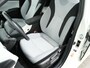 Toyota Prius 1.8 HYBRID 122PK WHITE EDITION CVT | Stoelverwarming | Cruise | Camera