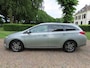 Toyota Auris Touring Sports 1.8 Hybrid Lease Exclusive Leer Panoramadak Stoelverwarming Achteruitrijcamera Ecc Cruisecontrol AFS DAB Xenon Pdc Lm Velgen Trekhaak