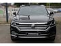 Volkswagen Touareg 3.0 TSi eHybrid 381pk 4MOTION Elegance Automaat / Panoramadak / Luchtvering / Leder / 360 Camera / LM 21 inch / Navigatie Premium / Trekhaak inklapbaar
