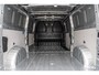 Volkswagen e-Transporter 34 L2H1 218pk Life 64 kWh | Navigatiesysteem | Trekhaak