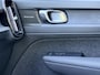 Volvo XC40 Recharge Plus luxury 70 Kwh SoH 95,1% / Duurste Uitvoering / Adaptieve Cruise / Panorama Dak / Warmtepomp / 3 Fase / 360 Camera / Stoel en stuur verwarming / Stand verwarming / Harman Kardon Soundsysteem / Memory /