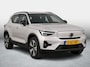 Volvo XC40 Recharge Plus luxury 70 Kwh SoH 95,1% / Duurste Uitvoering / Adaptieve Cruise / Panorama Dak / Warmtepomp / 3 Fase / 360 Camera / Stoel en stuur verwarming / Stand verwarming / Harman Kardon Soundsysteem / Memory /