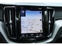 Volvo XC60 T5 Automaat AWD R-Design | Panoramadak | Achteruitrijcamera | Cruise Control | Semi elektrische trekhaak | Stoelverwarming voorzijde | Stuurwiel verwarming | Apple Carplay | Android auto |