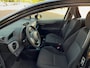 Toyota Yaris 1.3 VVT-i Now In Nederland nieuw geleverde goed onderhouden auto op All-seasons banden!