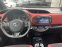 Toyota Yaris 1.5 Hybrid Bi-Tone Navigatie, Achteruitrijcamera, Privacy glass, LMV, Climate control, Onderhoudshistorie compleet