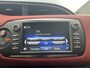Toyota Yaris 1.5 Hybrid Bi-Tone Navigatie, Achteruitrijcamera, Privacy glass, LMV, Climate control, Onderhoudshistorie compleet