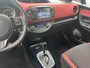 Toyota Yaris 1.5 Hybrid Bi-Tone Navigatie, Achteruitrijcamera, Privacy glass, LMV, Climate control, Onderhoudshistorie compleet