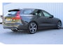 Volvo V60 2.0 T8 Recharge AWD R-Design | Incl. 12 maanden garantie | Pilot assist | Harman/Kardon audio | Memory seats | Stoel/stuurverwarming | Uitklapbare trekhaak | Schuif/kantel dak | Apple carplay/Android auto |