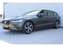 Volvo V60 2.0 T8 Recharge AWD R-Design | Incl. 12 maanden garantie | Pilot assist | Harman/Kardon audio | Memory seats | Stoel/stuurverwarming | Uitklapbare trekhaak | Schuif/kantel dak | Apple carplay/Android auto |