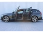 Volvo V60 2.0 T8 Recharge AWD R-Design | Incl. 12 maanden garantie | Pilot assist | Harman/Kardon audio | Memory seats | Stoel/stuurverwarming | Uitklapbare trekhaak | Schuif/kantel dak | Apple carplay/Android auto |