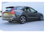 Volvo V60 2.0 T8 Recharge AWD R-Design | Incl. 12 maanden garantie | Pilot assist | Harman/Kardon audio | Memory seats | Stoel/stuurverwarming | Uitklapbare trekhaak | Schuif/kantel dak | Apple carplay/Android auto |