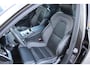 Volvo V60 2.0 T8 Recharge AWD R-Design | Incl. 12 maanden garantie | Pilot assist | Harman/Kardon audio | Memory seats | Stoel/stuurverwarming | Uitklapbare trekhaak | Schuif/kantel dak | Apple carplay/Android auto |