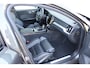 Volvo V60 2.0 T8 Recharge AWD R-Design | Incl. 12 maanden garantie | Pilot assist | Harman/Kardon audio | Memory seats | Stoel/stuurverwarming | Uitklapbare trekhaak | Schuif/kantel dak | Apple carplay/Android auto |
