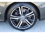 Volvo V60 2.0 T8 Recharge AWD R-Design | Incl. 12 maanden garantie | Pilot assist | Harman/Kardon audio | Memory seats | Stoel/stuurverwarming | Uitklapbare trekhaak | Schuif/kantel dak | Apple carplay/Android auto |