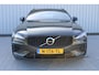 Volvo V60 2.0 T8 Recharge AWD R-Design | Incl. 12 maanden garantie | Pilot assist | Harman/Kardon audio | Memory seats | Stoel/stuurverwarming | Uitklapbare trekhaak | Schuif/kantel dak | Apple carplay/Android auto |