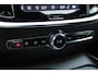 Volvo V60 B4 Automaat Mild Hybrid Essential Edition | Lederen Bekleding Charcoal | Adaptieve Cruise Control | Pilot Assist | 19-Inch Lichtmetalen Velgen | Getint Glas | Donkere Hemelbekleding | Parkeersensoren Voor & Achter | Achteruitrijcamera | Stoelverwarming Voor- en Achter | Stuurverwarming | Google | High Performance Audio | Lendensteun | BLIS |