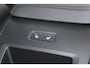 Volvo V60 B4 Automaat Mild Hybrid Essential Edition | Lederen Bekleding Charcoal | Adaptieve Cruise Control | Pilot Assist | 19-Inch Lichtmetalen Velgen | Getint Glas | Donkere Hemelbekleding | Parkeersensoren Voor & Achter | Achteruitrijcamera | Stoelverwarming Voor- en Achter | Stuurverwarming | Google | High Performance Audio | Lendensteun | BLIS |
