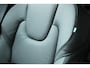 Volvo V60 B4 Automaat Mild Hybrid Essential Edition | Lederen Bekleding Charcoal | Adaptieve Cruise Control | Pilot Assist | 19-Inch Lichtmetalen Velgen | Getint Glas | Donkere Hemelbekleding | Parkeersensoren Voor & Achter | Achteruitrijcamera | Stoelverwarming Voor- en Achter | Stuurverwarming | Google | High Performance Audio | Lendensteun | BLIS |