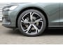 Volvo V60 B4 Automaat Mild Hybrid Essential Edition | Lederen Bekleding Charcoal | Adaptieve Cruise Control | Pilot Assist | 19-Inch Lichtmetalen Velgen | Getint Glas | Donkere Hemelbekleding | Parkeersensoren Voor & Achter | Achteruitrijcamera | Stoelverwarming Voor- en Achter | Stuurverwarming | Google | High Performance Audio | Lendensteun | BLIS |