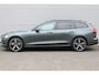 Volvo V60 B4 Automaat Mild Hybrid Essential Edition | Lederen Bekleding Charcoal | Adaptieve Cruise Control | Pilot Assist | 19-Inch Lichtmetalen Velgen | Getint Glas | Donkere Hemelbekleding | Parkeersensoren Voor & Achter | Achteruitrijcamera | Stoelverwarming Voor- en Achter | Stuurverwarming | Google | High Performance Audio | Lendensteun | BLIS |