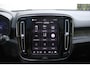 Volvo XC40 Recharge Pro Adaptieve Cruise Control met Pilot Assist | Panoramisch schuif/kanteldak | Premium audio by Harman Kardon | 360 Parkeercamera | Elek. voorstoelen met geheugen | Verwarmbare voorstoelen + stuurwiel |