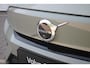 Volvo XC40 Recharge Pro Adaptieve Cruise Control met Pilot Assist | Panoramisch schuif/kanteldak | Premium audio by Harman Kardon | 360 Parkeercamera | Elek. voorstoelen met geheugen | Verwarmbare voorstoelen + stuurwiel |