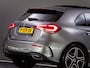 Mercedes-Benz A-klasse 180 AMG Line (SFEERVERLICHTING, STOELVERWARMING, PANO, APPLE CARPLAY/ANDROID AUTO, MULTIFUNCTIONEEL STUUR)