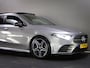 Mercedes-Benz A-klasse 180 AMG Line (SFEERVERLICHTING, STOELVERWARMING, PANO, APPLE CARPLAY/ANDROID AUTO, MULTIFUNCTIONEEL STUUR)