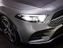 Mercedes-Benz A-klasse 180 AMG Line (SFEERVERLICHTING, STOELVERWARMING, PANO, APPLE CARPLAY/ANDROID AUTO, MULTIFUNCTIONEEL STUUR)