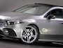 Mercedes-Benz A-klasse 180 AMG Line (SFEERVERLICHTING, STOELVERWARMING, PANO, APPLE CARPLAY/ANDROID AUTO, MULTIFUNCTIONEEL STUUR)