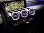 Mercedes-Benz A-klasse 180 AMG Line (SFEERVERLICHTING, STOELVERWARMING, PANO, APPLE CARPLAY/ANDROID AUTO, MULTIFUNCTIONEEL STUUR)