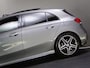 Mercedes-Benz A-klasse 180 AMG Line (SFEERVERLICHTING, STOELVERWARMING, PANO, APPLE CARPLAY/ANDROID AUTO, MULTIFUNCTIONEEL STUUR)