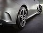 Mercedes-Benz A-klasse 180 AMG Line (SFEERVERLICHTING, STOELVERWARMING, PANO, APPLE CARPLAY/ANDROID AUTO, MULTIFUNCTIONEEL STUUR)