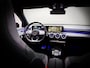 Mercedes-Benz A-klasse 180 AMG Line (SFEERVERLICHTING, STOELVERWARMING, PANO, APPLE CARPLAY/ANDROID AUTO, MULTIFUNCTIONEEL STUUR)