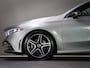 Mercedes-Benz A-klasse 180 AMG Line (SFEERVERLICHTING, STOELVERWARMING, PANO, APPLE CARPLAY/ANDROID AUTO, MULTIFUNCTIONEEL STUUR)
