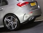 Mercedes-Benz A-klasse 180 AMG Line (SFEERVERLICHTING, STOELVERWARMING, PANO, APPLE CARPLAY/ANDROID AUTO, MULTIFUNCTIONEEL STUUR)