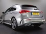 Mercedes-Benz A-klasse 180 AMG Line (SFEERVERLICHTING, STOELVERWARMING, PANO, APPLE CARPLAY/ANDROID AUTO, MULTIFUNCTIONEEL STUUR)