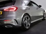 Mercedes-Benz A-klasse 180 AMG Line (SFEERVERLICHTING, STOELVERWARMING, PANO, APPLE CARPLAY/ANDROID AUTO, MULTIFUNCTIONEEL STUUR)