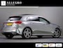 Mercedes-Benz A-klasse 180 AMG Line (SFEERVERLICHTING, STOELVERWARMING, PANO, APPLE CARPLAY/ANDROID AUTO, MULTIFUNCTIONEEL STUUR)