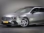 Mercedes-Benz A-klasse 180 AMG Line (SFEERVERLICHTING, STOELVERWARMING, PANO, APPLE CARPLAY/ANDROID AUTO, MULTIFUNCTIONEEL STUUR)
