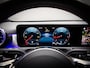 Mercedes-Benz A-klasse 180 AMG Line (SFEERVERLICHTING, STOELVERWARMING, PANO, APPLE CARPLAY/ANDROID AUTO, MULTIFUNCTIONEEL STUUR)