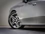Mercedes-Benz A-klasse 180 AMG Line (SFEERVERLICHTING, STOELVERWARMING, PANO, APPLE CARPLAY/ANDROID AUTO, MULTIFUNCTIONEEL STUUR)
