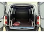 Peugeot e-Partner 136 L1 50 kWh | Climate Control | Cruise Control | Houten laadvloer | Stoel-, voorruit- en stuurverwarming | Warmtepomp | LED koplampen