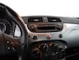 Fiat 500 0.9 TwinAir Lounge Bluetooth, Panoramadak, Buitenspiegels elektrisch verstel- en verwarmbaar, stuur multifunctioneel, Multimedia-voorbereiding. Deze Fiat 500 uit 2013 combineert Italiaans design met moderne techniek. Dankzij de pittige en zuinige 0.9 TwinAir motor rijd je soepel.