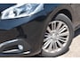 Peugeot 208 PureTech 82 Blue Lease Executive Navigatie | Airco | Parkeerhulp | LM Velgen |