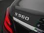 Mercedes-Benz S-klasse 560 4Matic Lang Premium Plus | LUCHTVERING | AMG EXTERIEUR | LEDER | AMBIANTE | PANORAMADAK | ADAPTIEVE CRUISE | BURMESTER | STOELKOELING & VERWARMING | MEMORY | CAMERA | NAVIGATIE | ELEKTRISCHE STOELEN | 12 MAANDEN BOVAG GARANTIE |