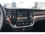Volvo V60 2.0 T6 Twin Engine AWD Momentum Pro | Afneembare trekhaak | Verwarmde voorstoelen |