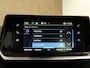 Peugeot e-2008 EV Active Pack 50 kWh - ORIGINEEL NEDERLANDSE AUTO - APPLE CARPLAY/ANDROID AUTO - CLIMATE CONTROL - CRUISE CONTROL - KEYLESS START - PARKEERSENSOREN ACHTER - VERKEERSBORDDETECTIE